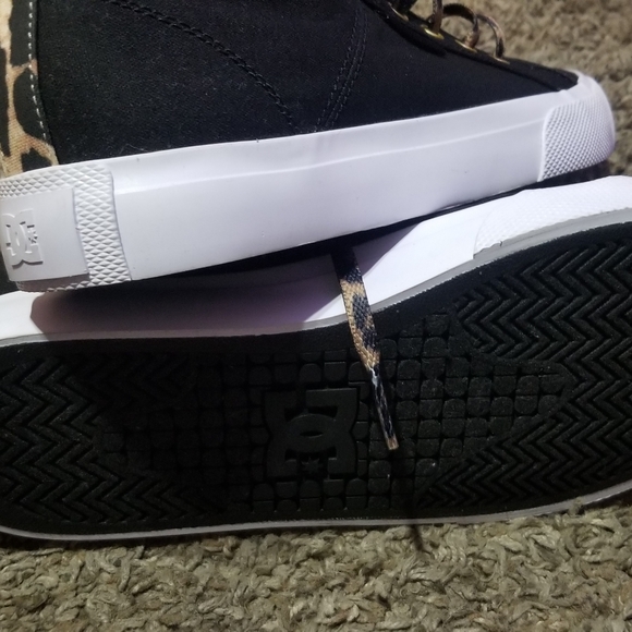 Women's DC high tops sz 9 NEW - Picture 7 of 8